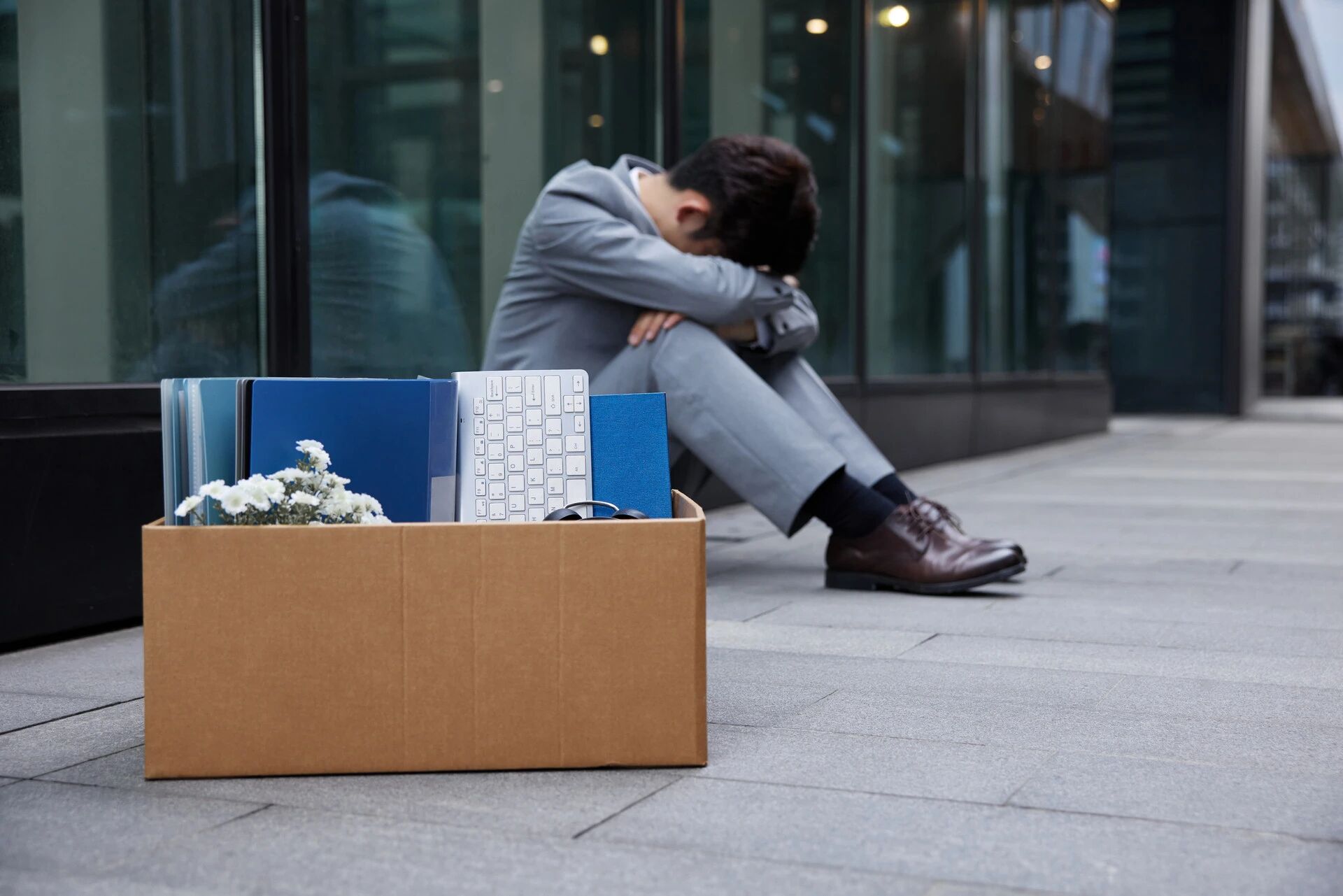 一封邮件，3万人被裁：在美国，