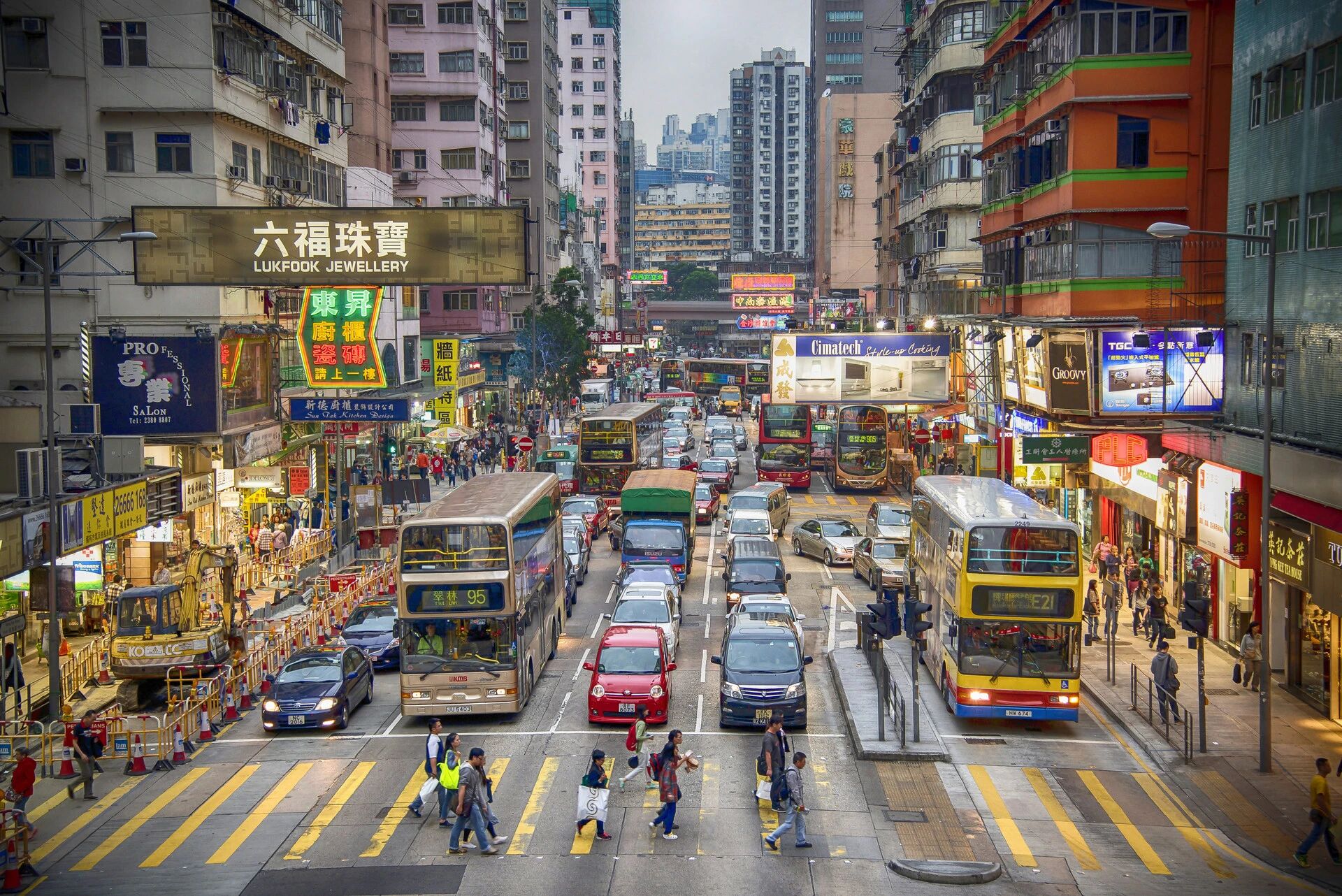 普通人拿香港身份，这条“捷径