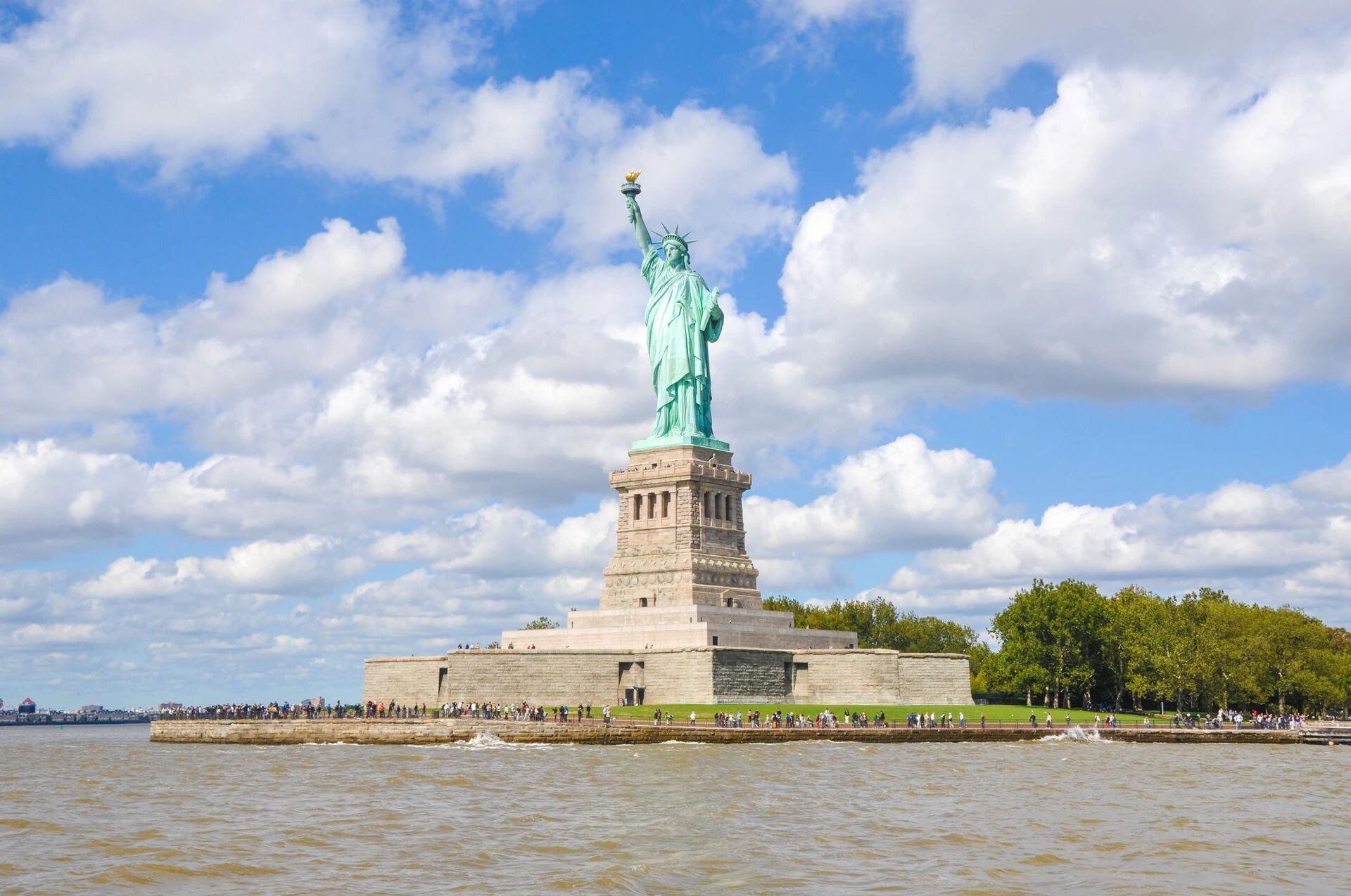 突发！美国移民局将复查已获批